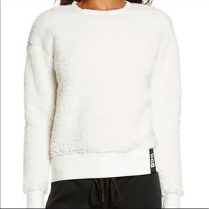 NWT ✨UGG prue super soft crewneck